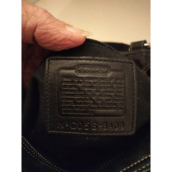 Authentic Coach black leather 8" x 13" shoulder bag - Picture 8 of 12